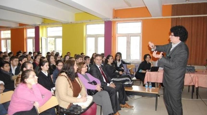 &Uuml;niversite Seminerine Yoğun İlgi