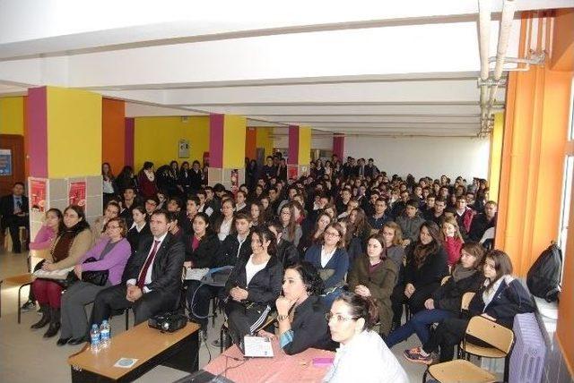 Üniversite Seminerine Yoğun İlgi