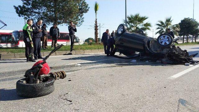 Takla Atan Otomobilde Yaralanan Gençler Aracı Bırakıp Kaçtılar