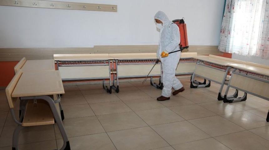 Talas&rsquo;ta Okullar İla&ccedil;landı