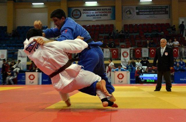 Manisa Bbsk’li Judocular Milli Takıma Katıldı