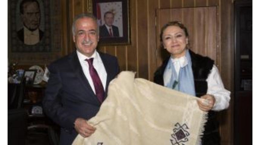 Rekt&ouml;r &Ccedil;omaklı: &ldquo;kadınların G&uuml;&ccedil;lenmesi, Toplumsal Uzlaşmanın En &Ouml;nemli Şartlarından Birisidir&rdquo;