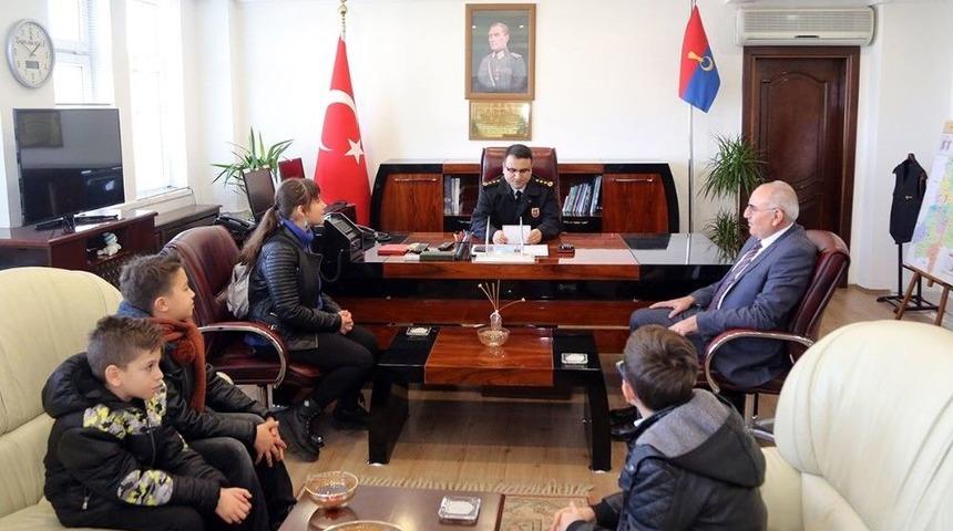 Afrin&rsquo;de Bulunan Mehmet&ccedil;iğe Moral Vermek İ&ccedil;in Mektup Yazdılar