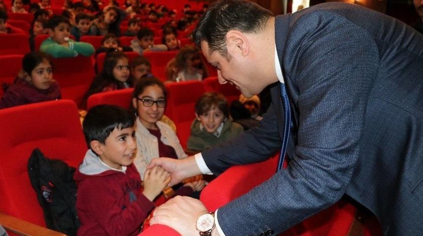 İpekyolu Belediyesinden &Ouml;ğrencilere Karne Hediyesi