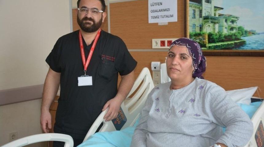 Hastanın Boynundan Yarım Kiloluk Dev Guatr &Ccedil;ıkarıldı