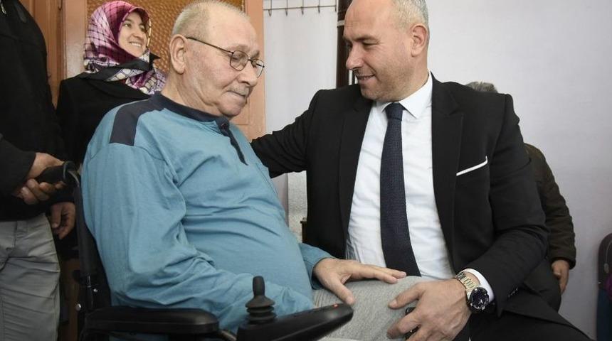 Tekkek&ouml;y Belediyesinden Ak&uuml;l&uuml; Sandalye Yardımı