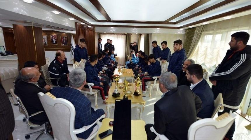 Polat, Yeşilyurt Belediyespor&rsquo;un Başarılı Sporcularını Ağırladı