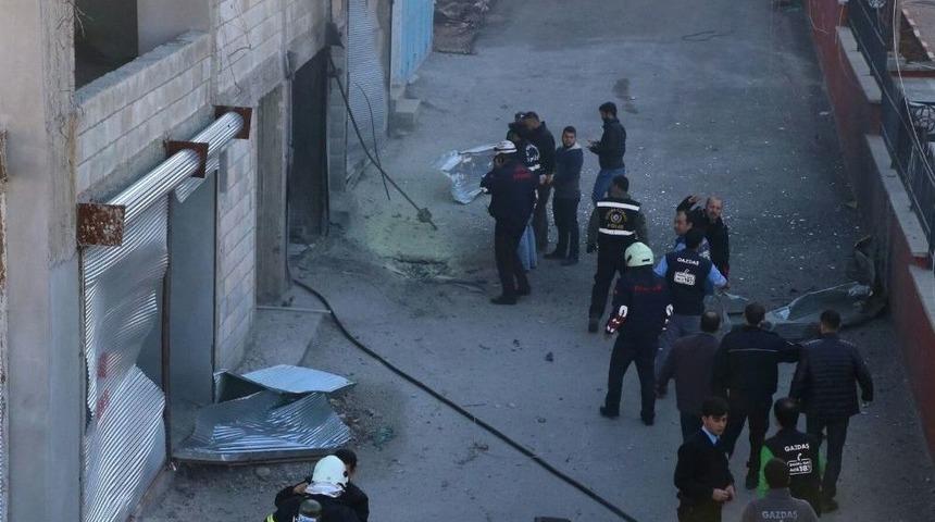 Kilis Valisi Mehmet Tekinarslan, Roketlerin D&uuml;şt&uuml;ğ&uuml; Yerlerde İnceleme Yapıyor