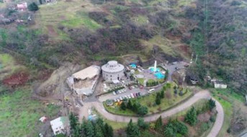 Trabzon&rsquo;da Tarihi Cephanelik Binasının Yanına Yapılan İnşaat Durduruldu