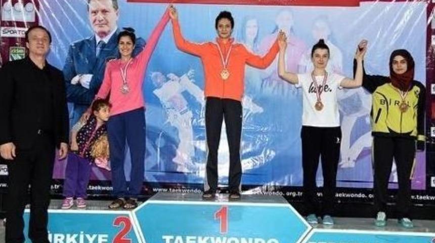 Şampiyonadan Madalya İle D&ouml;nd&uuml;