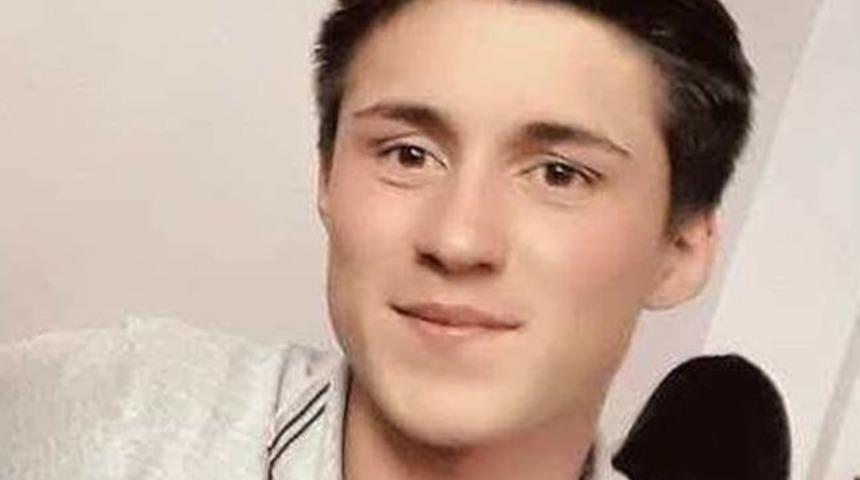 Okul Bah&ccedil;esinde Vurulan 17 Yaşındaki Gen&ccedil;, Hayata Tutunamadı