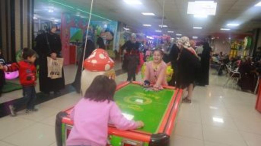 Yetim &Ccedil;ocuklar Eğlendi