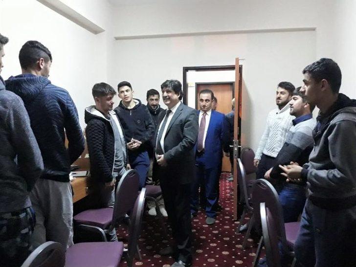 Rektör Yardım’dan Öğrenci Kampına Ziyaret G4