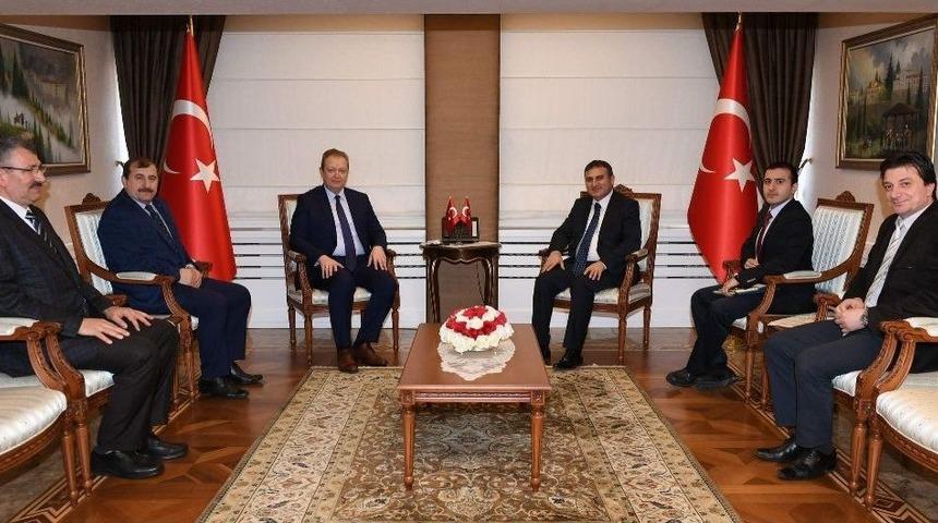 Trabzon Valisi Y&uuml;cel Yavuz