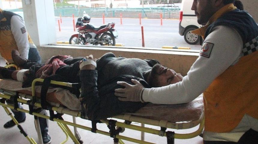 Şanlıurfa&rsquo;da Akraba Kavgasında Kan Aktı: 2 Yaralı