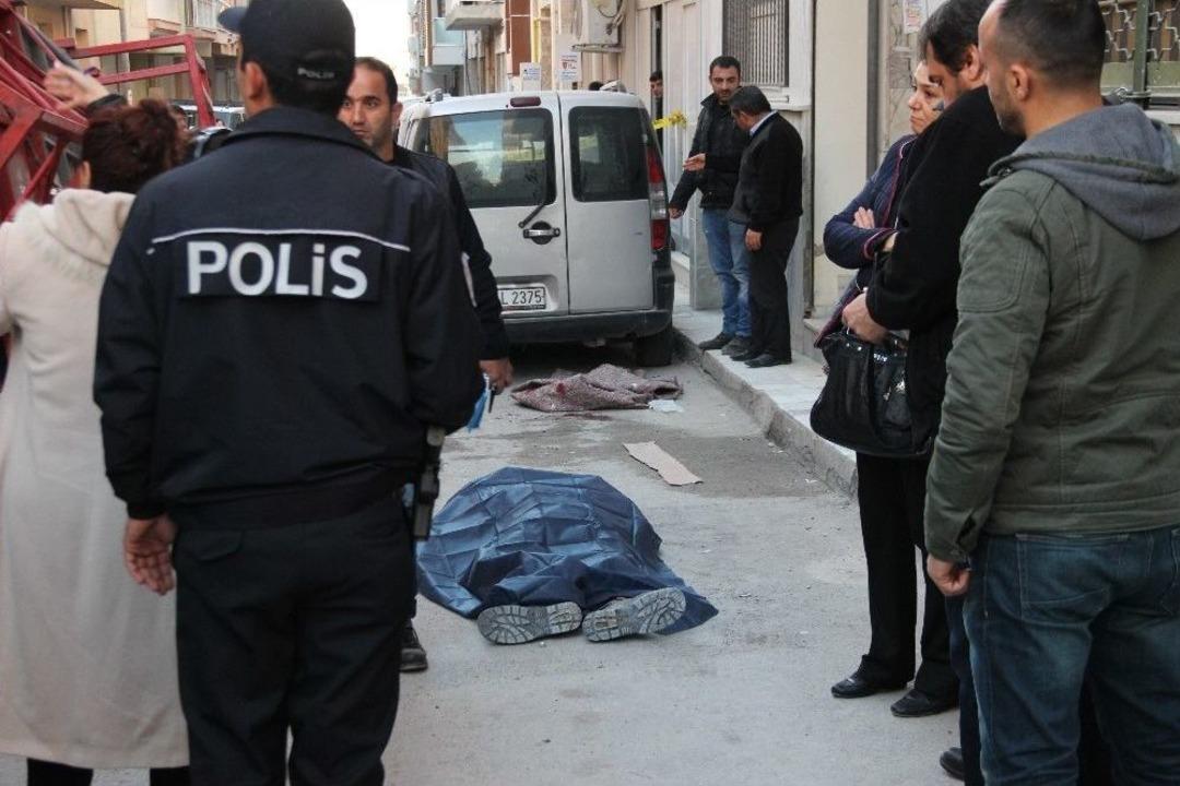 İnşaatta Demir İskele Devrildi: 1 &Ouml;l&uuml;, 1 Yaralı