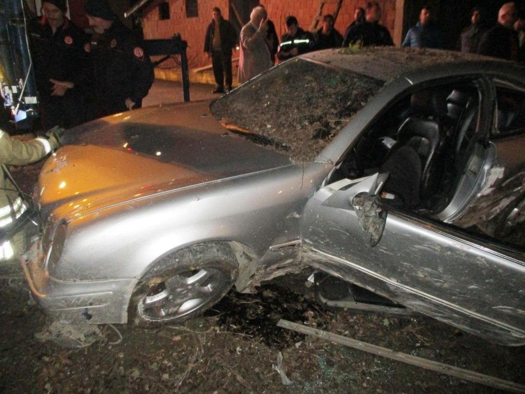 Otomobiliyle 15 Metreden Sokağa U&ccedil;tu: 1 Yaralı