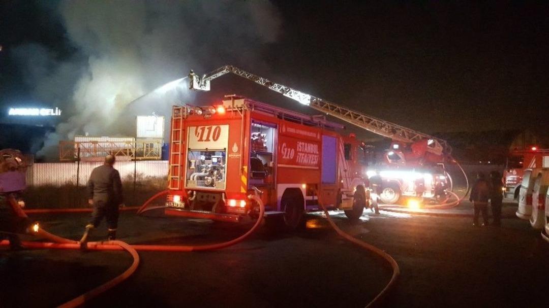 Palet Deposu Alev Alev Yandı