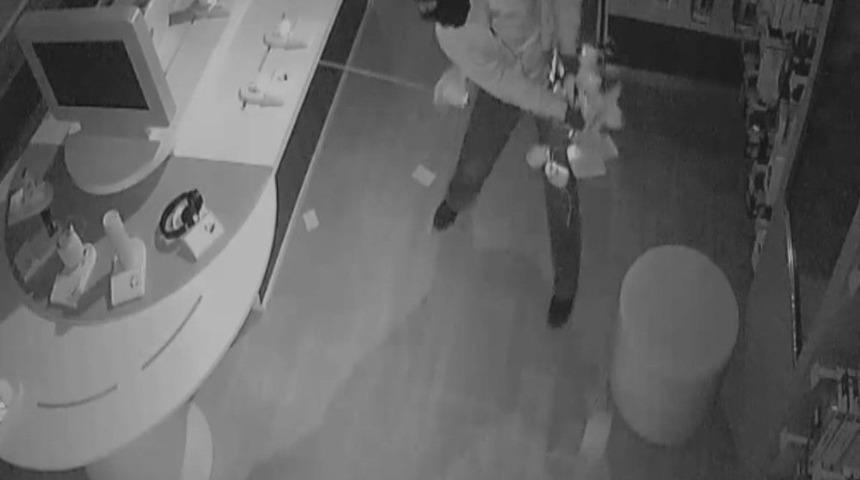 90 Saniyede 50 Bin Liralık Vurgun Kamerada