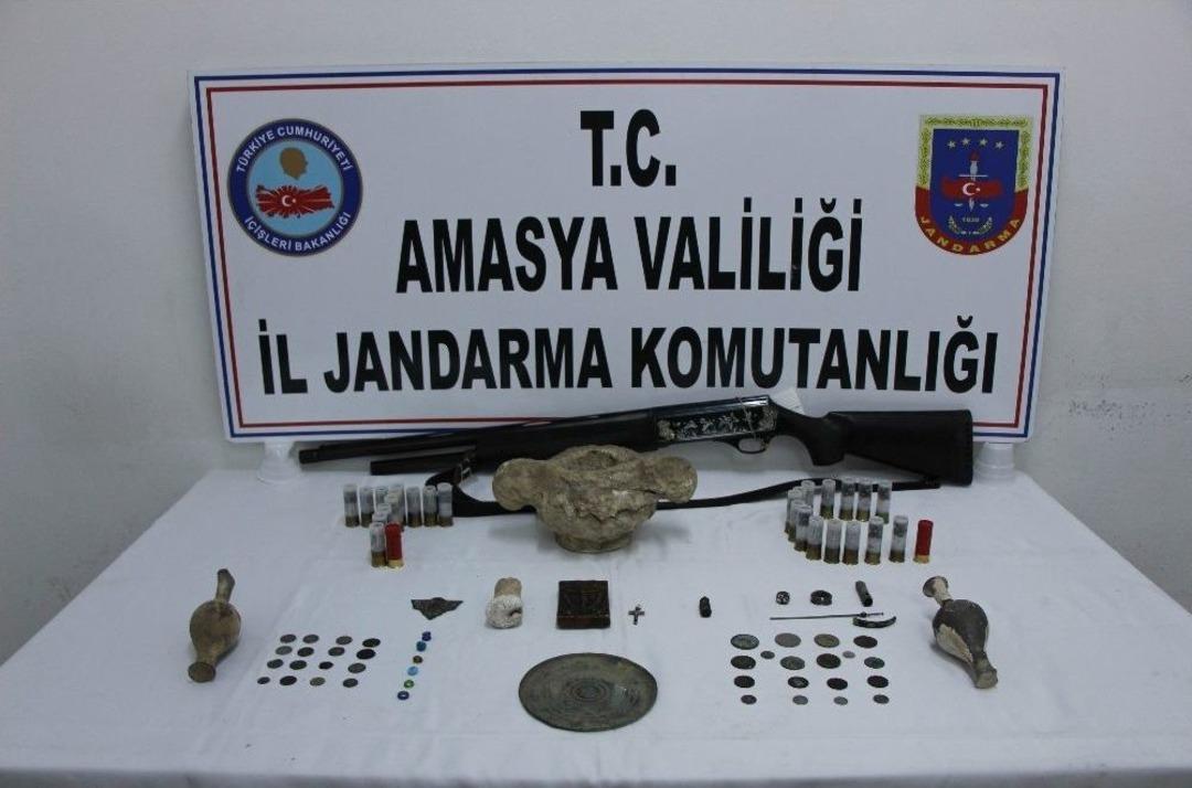 Tarla S&uuml;rerken Bulduğu Hazineyi Satmaya &Ccedil;alışırken Yakalandı