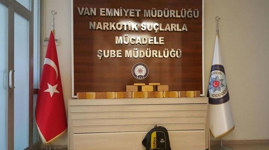 Sırt &Ccedil;antasında 10 Kilo 240 Gram Eroin Ele Ge&ccedil;irildi