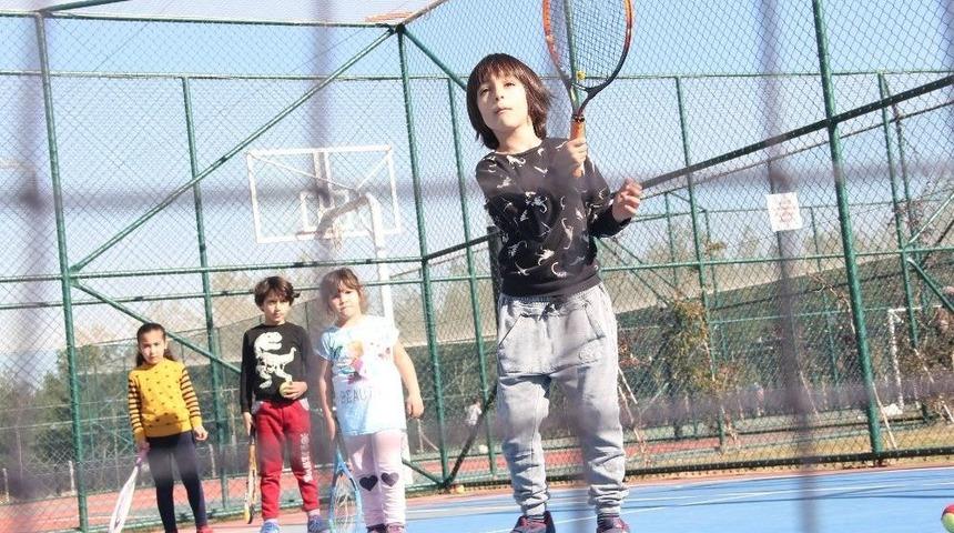 D&ouml;şemealtı Tenis Kortlarına Yoğun İlgi