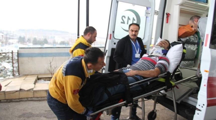 Suşehri&rsquo;nde Trafik Kazası: 2 Yaralı