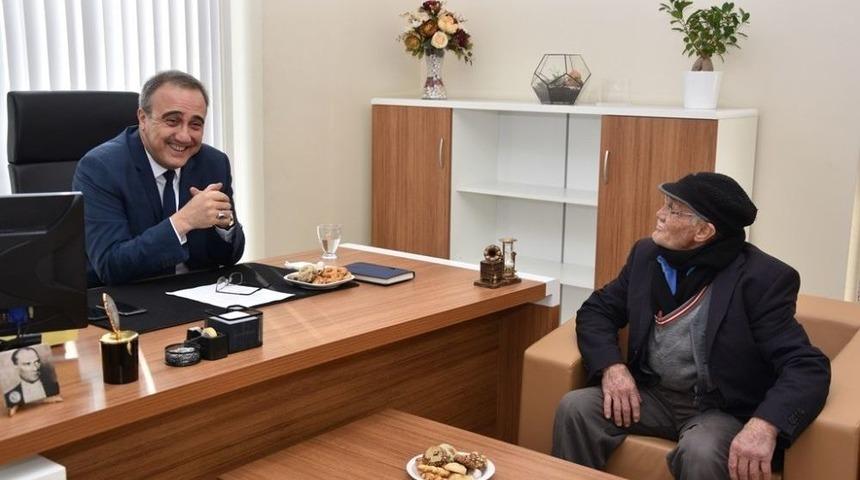 Başkan Kara&ccedil;oban Vatandaşın G&ouml;nl&uuml;nde Taht Kuruyor