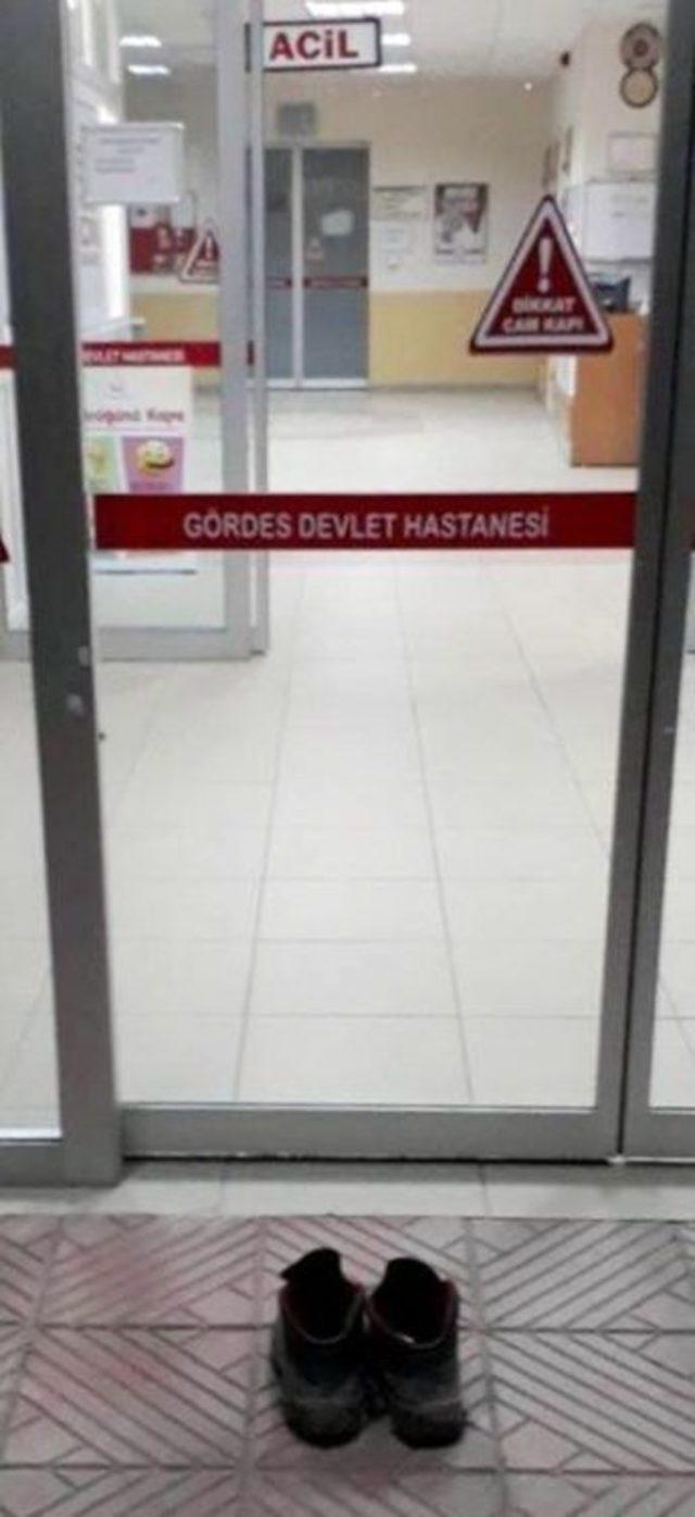 (özel Haber) Hastaneyi Kirletmemek İçin Ayakkabılarını Çıkardı