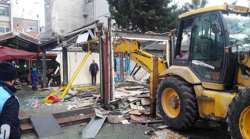 Halkevi&rsquo;ndeki 28 D&uuml;kkandan 23&rsquo;&uuml; Yıkıldı