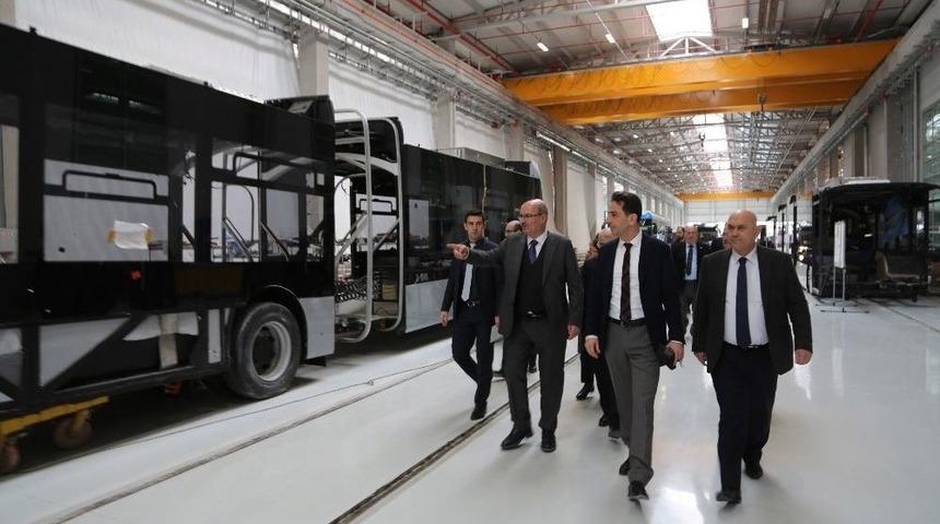 Ato Başkanı Baran, T&uuml;rkiye&rsquo;nin İlk İhra&ccedil; Edilecek Metro Ara&ccedil;larını İnceledi