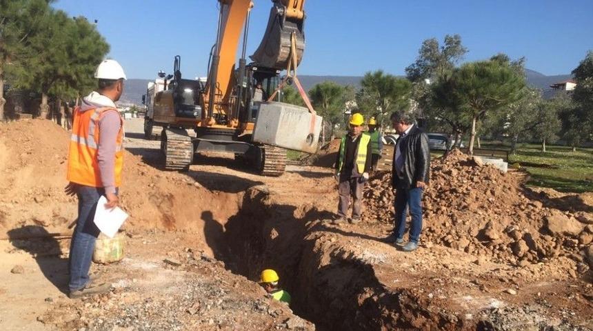 Akb&uuml;k&rsquo;te Kanalizasyon &Ccedil;alışmaları T&uuml;m Hızıyla S&uuml;r&uuml;yor