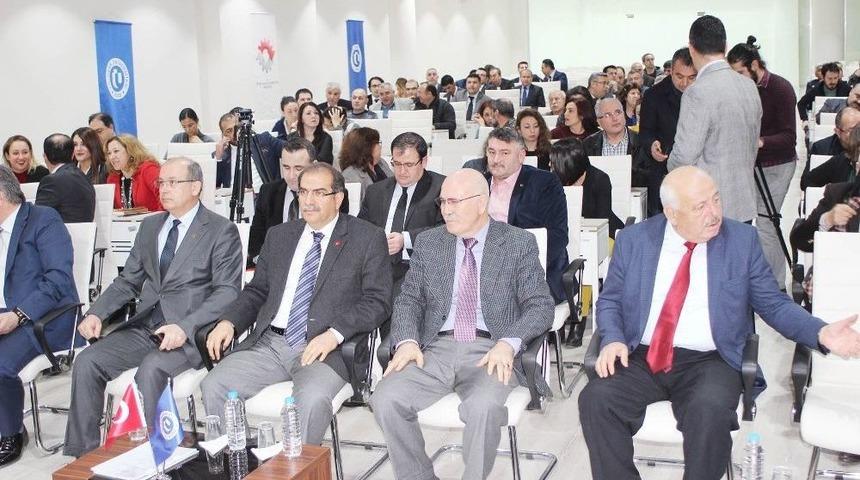 Rekt&ouml;r Savaş; "uşaklı Sanayicilerin &Ccedil;&ouml;z&uuml;m Merkezi Uşak &Uuml;niversitesi Olmalı"