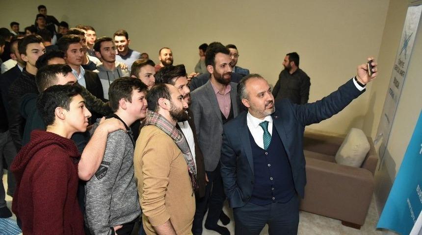 Aktaş&rsquo;tan Gen&ccedil;lere Tavsiyeler