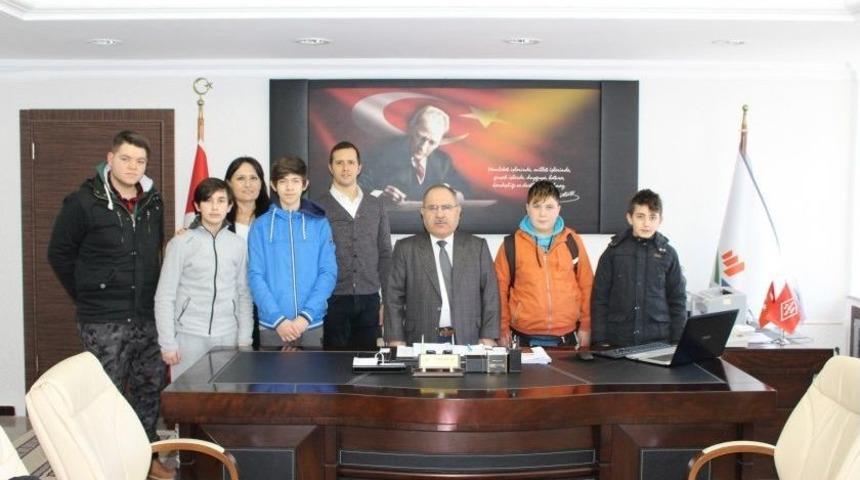 Bisiklet Turuna Katılan Öğrencilerden İl Müdürü Bolat’a Ziyaret