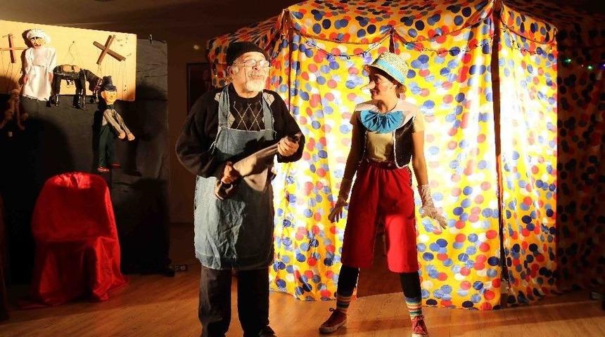 Bayraklı&rsquo;da &Ccedil;ocukların Tiyatro Keyfi