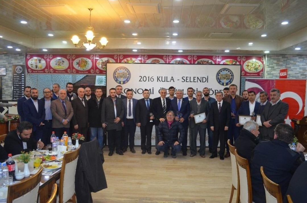 Kula Ve Selendili İş Adamları &Ouml;d&uuml;llendirildi