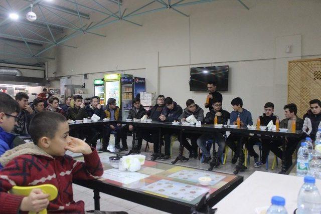 Öğrenciler Zeytin Dalı Gençlik Kampı’nda
