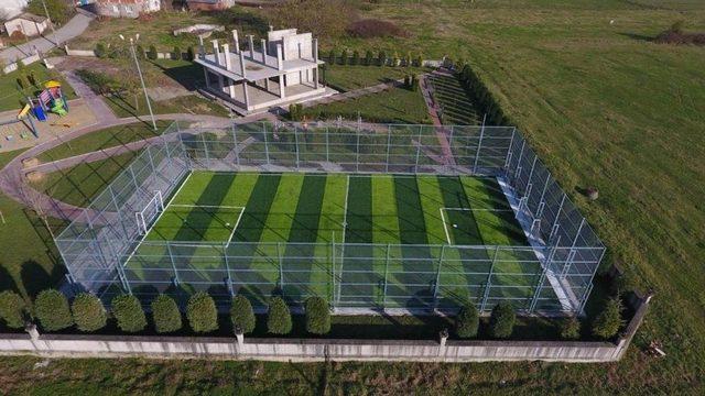 Kartepe Belediyesi Parklara Futbol Sahaları İnşa Ediyor