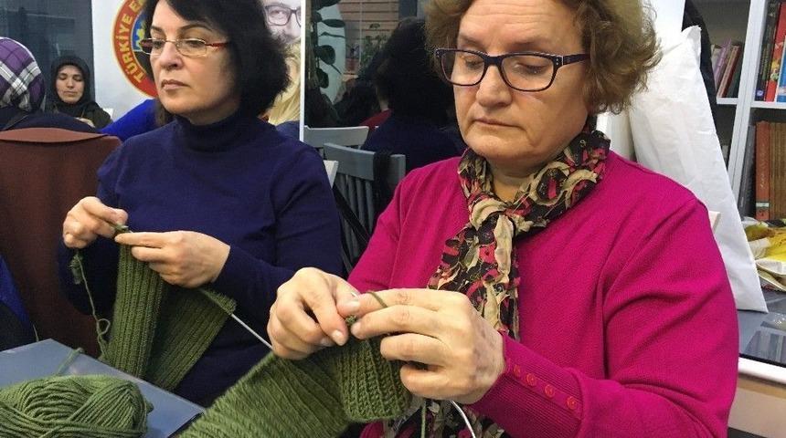 Mehmet&ccedil;ik İ&ccedil;in İlmek İlmek Atkı, Bere &Ouml;rd&uuml;ler