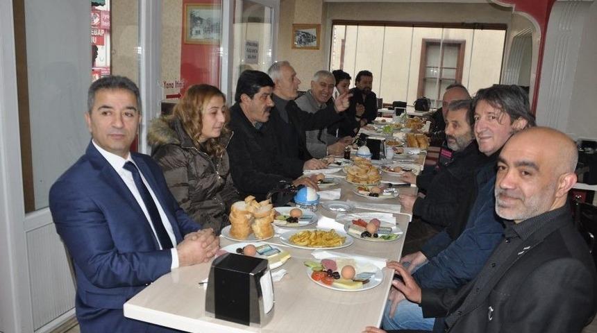 Zonguldak&rsquo;ta 35 Yıldır Berberlik Yapan Ko&ccedil;, Başkanlığa Talip