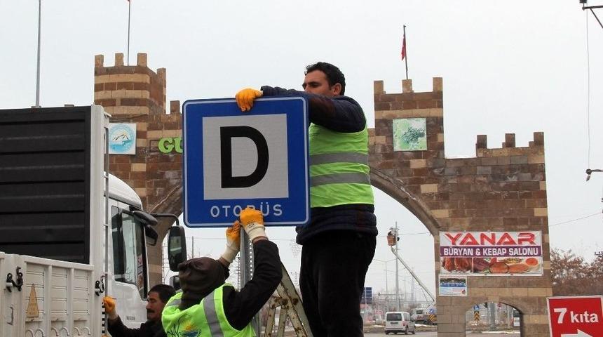 Erciş&rsquo;te Trafik Levhaları Yenilendi
