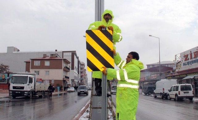 Erciş’te Trafik Levhaları Yenilendi