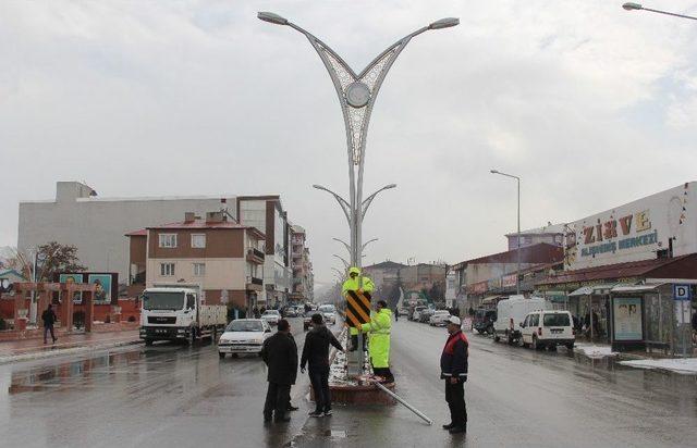 Erciş’te Trafik Levhaları Yenilendi