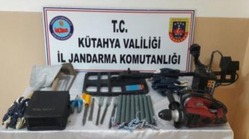 Define Ararken Su&ccedil;&uuml;st&uuml; Yakalanan 4 Ş&uuml;pheli G&ouml;zaltına Alındı