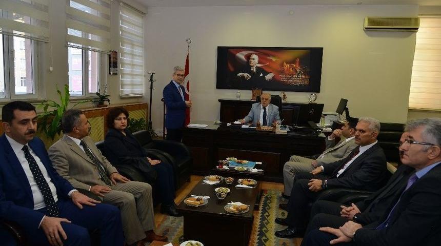 Vali Necati Şent&uuml;rk, Defterdarlığı Ziyaret Ederek İncelemelerde Bulundu