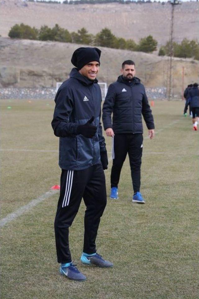 Evkur Yeni Malatyaspor’da Kaptan Adem’den Başarı Sözü