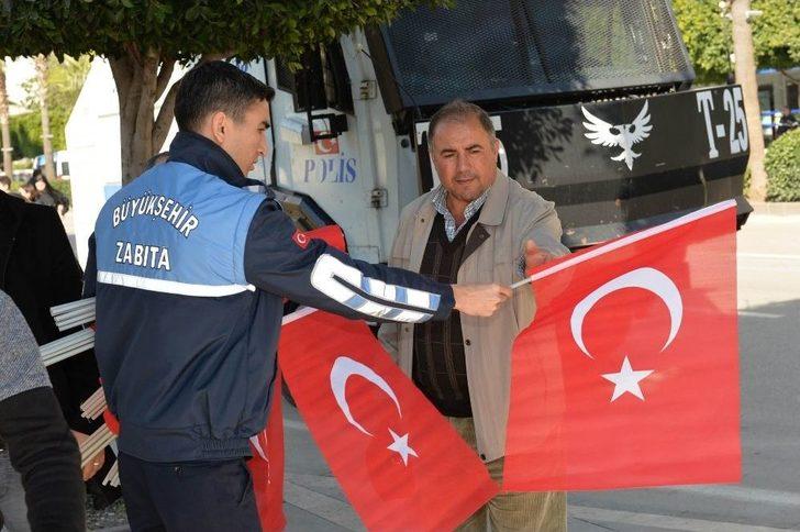 Adana Bayraklarla Donatılıyor G2