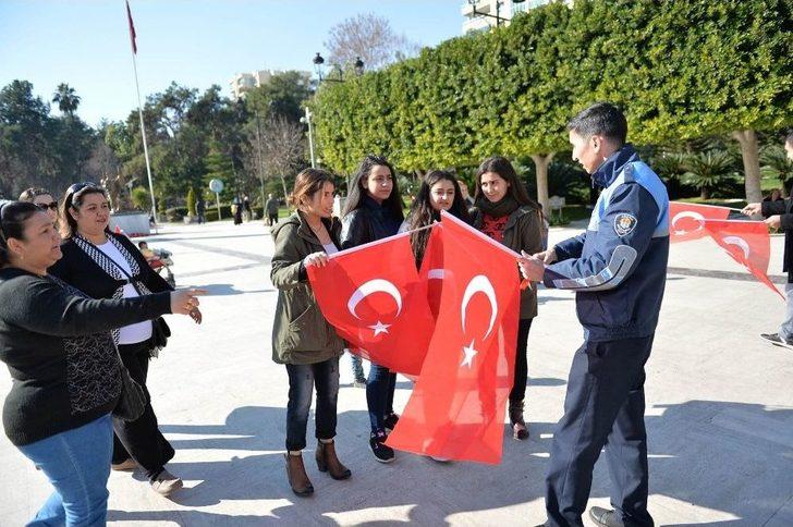 Adana Bayraklarla Donatılıyor G3