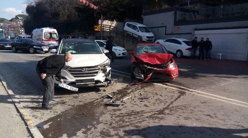Üsküdar’da Trafik Kazası: 2 Yaralı